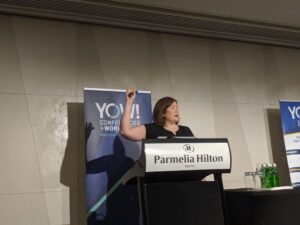 RT @battlepanda_au: The wonderful @web_goddess at @yow_conf #YOWPerth. Yes even skechnoted! https://t.co/ASsulG42NA