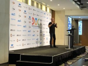 Interesting. Both Oshri from @BPAY_AU and @Grant_Simonds from @Telstra have found mid-morning (10-11am) is the best time to kick off their releases. Team is caffeinated and ready to go, and customer impact is minimal. #dotc19 #dotc https://t.co/l5hr6y6FYo