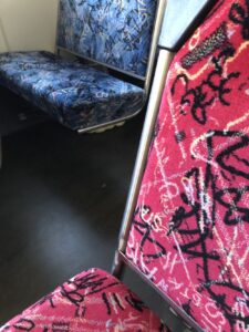 I’ve been riding sydney buses for nearly 20 years and I only just noticed that the seats are colour coded - courtesy seats in red while regular seats are in blue. Has that always been the case?! 😳🚌 https://t.co/SnTOwboybQ