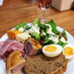 Hipster ploughman’s lunch at home with the Snook’s homemade beer bread and Aldi rosé. 🍷 https://t.co/abatk4NqZc https://t.co/43Ce3aYb1Q