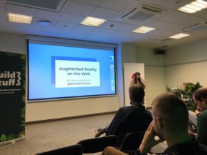 Nice crowd for @AlinaWhoCodes, who is giving her first ever conference presentation! Here to learn about AR on the web... #BuildStuffLT https://t.co/Gw8CsjxylO