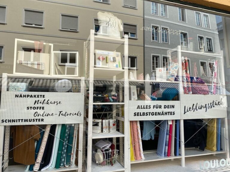 Went for a walk around the neighbourhood today and discovered a sewing shop just a few blocks away! 😍