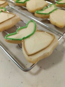 RT @JRMcGrail: Baking hack: Chop off Angel head for a homemade Baby Yoda cookie cutter. https://t.co/468STyeXrT