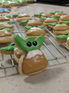 RT @JRMcGrail: Baking hack: Chop off Angel head for a homemade Baby Yoda cookie cutter. https://t.co/468STyeXrT