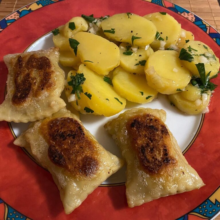 Schwäbische Maultaschen and potato salad. My attempt at a German regional speciality! Basically like ravioli or potstickers. 😋