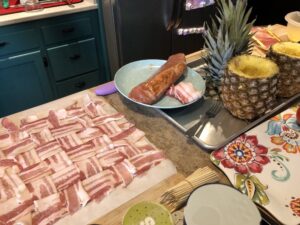 Step 2: weave a bacon lattice. (Has there ever been a more glorious sentence?) #swineapple 🐷🍍 https://t.co/F9BOX6FXEx