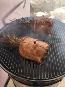 45 min in and we’re at 60F internal temperature. Aiming for 145F... #swineapple 🐷🍍 https://t.co/O33AZQcTH7