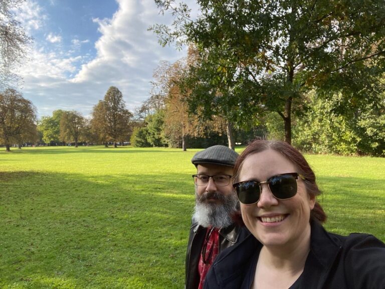 Blue sky for the first time in ages, so we rode to the Hirschgarten! It was packed with families and people playing sports. I was excited to see the deer enclosure... 🚴‍♀️🦌