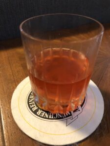 “So what do you call it?” “Clam Juice.” *sputtering* “WHAT?!” “...kidding. It’s a Sazerac with honey.” 😂❤️🥃 https://t.co/3C8LunSvIN