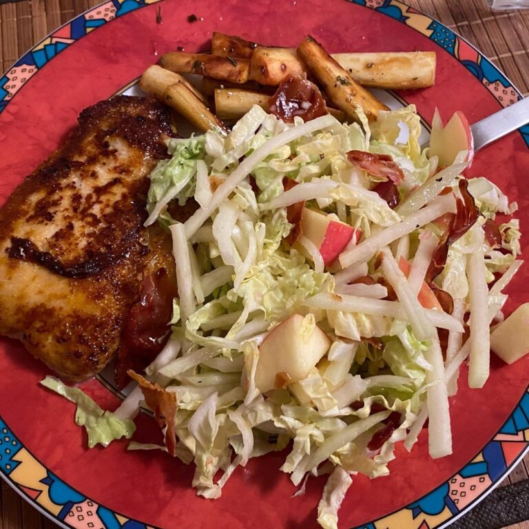 I put on a nice dinner, IMHO. 💅 Pork cordon bleu, glazed parsnips, and salad (Napa cabbage, kohlrabi, apple, and prosciutto) with honey-mustard dressing!