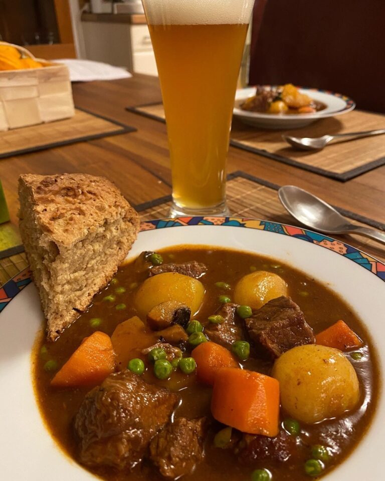 All-American beef stew and soda bread, homemade with ❤️ by @das_snook. 🍻🍞