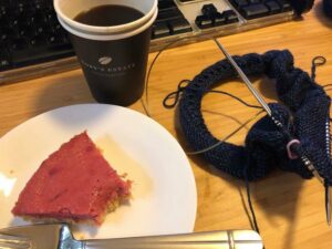 My ability to survive Monday afternoon VCs improved significantly when the Snook snuck in with coffee and a slice of rhubarb tart. 😍☕️ https://t.co/XAzYVUCEDG https://t.co/RvjGzRhjin