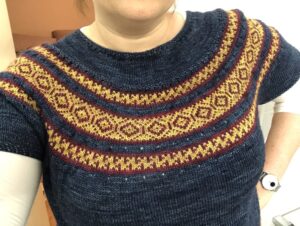 My quarantine jumper is now finished! This is Virgil from Boyland Knitworks in superwash 4ply Merino. I picked these colours because they reminded me of Wonder Woman. ❤️ Details on Rav: https://t.co/4BAdtwx2Am https://t.co/PYEz1GHiB2