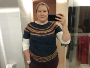 My quarantine jumper is now finished! This is Virgil from Boyland Knitworks in superwash 4ply Merino. I picked these colours because they reminded me of Wonder Woman. ❤️ Details on Rav: https://t.co/4BAdtwx2Am https://t.co/PYEz1GHiB2