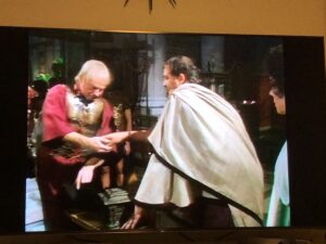 Ew! Caligula has forced Claudius to work the door at the grossest brothel. (However, I’m super impressed that the BBC/PBS showed men kissing in 1976!) https://t.co/PDIANS66wX