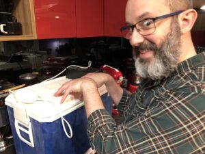 Mad scientist at work. “I’m pretty sure most people’s sourdough setup doesn’t involve multiple electrical devices...” 👨🏻‍🔬❤️🍞 https://t.co/z9bl2x7bJ3