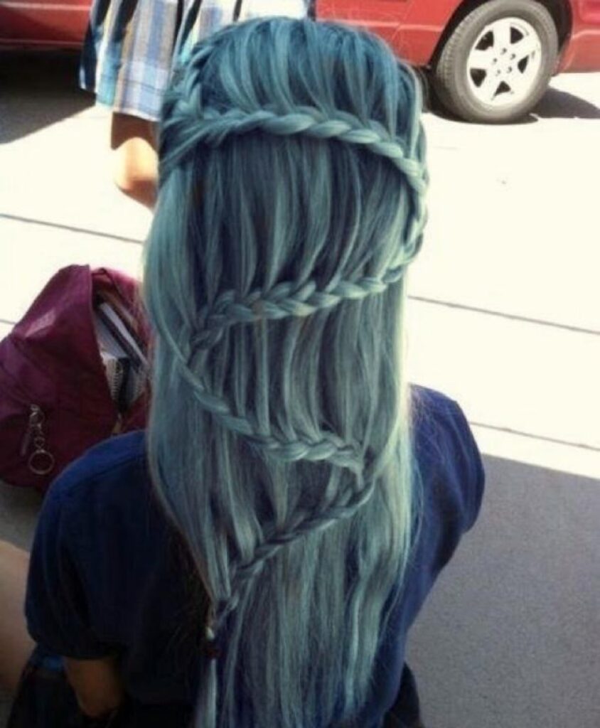 RT @tammybutow: This is the greatest hair of all time <3 having blue hair was fun. http://t.co/lVEKQZV1 // That's AWESOME.