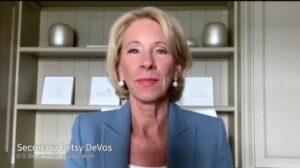 RT @ryanjhiggins: The symbolism of Betsy DeVos having a bookshelf with no books on it 😂😂😂 https://t.co/UMYh8Pv2Nq