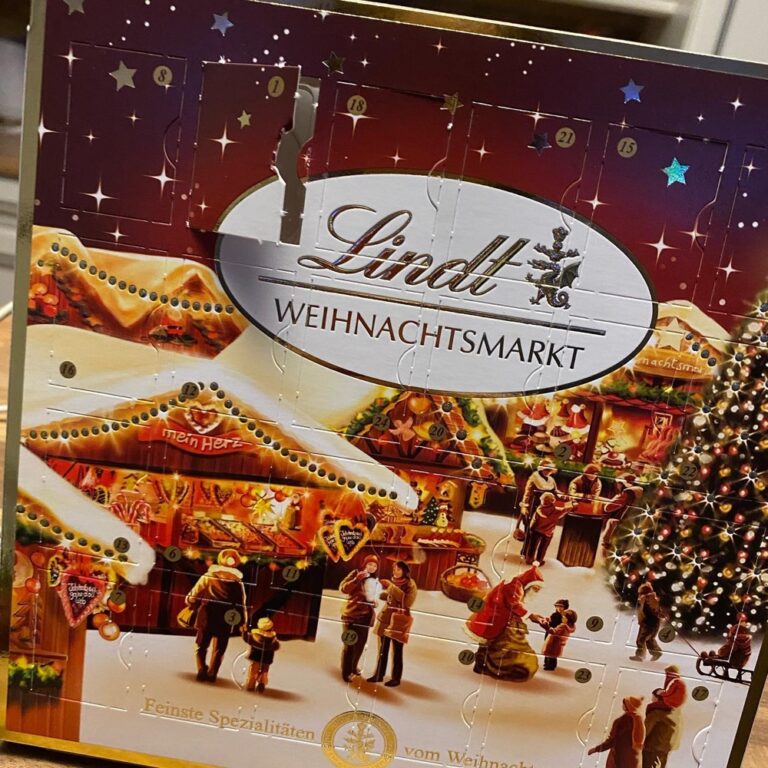 Sadly, my Adventskalendar is as close as I’m getting to a Weihnachtsmarkt this year! 🍫🎄