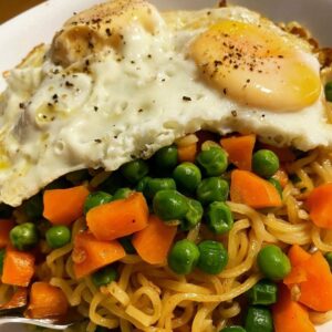 I stocked up on mi goreng when we went into lockdown, so it’s time for some Masterchef-level shit... 👩🏻‍🍳🍜 https://t.co/wWRzRgXCRK https://t.co/Ynuw0J0SB6