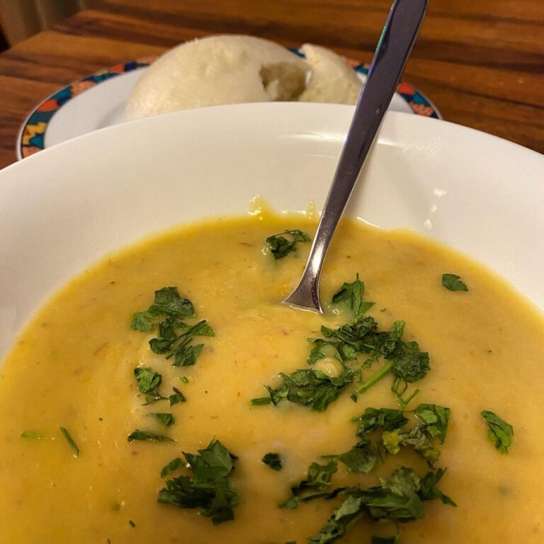 Kartoffelsuppe mit Dampfnudeln - Homemade potato soup with steamed dumplings! 😍 I haven’t yet figured out how to get my dampfnudeln crispy on the bottom...