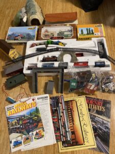 Today's find from the depths of @the_snook's office: a vintage Hornby locomotive set with a bunch of other train bits and pieces. Any takers? https://t.co/feApTkK9tU https://t.co/bmPOT7sQDf