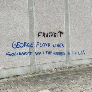 Spotted today in Schwanthalerhöhe... ✊ https://t.co/LeGVfr8UAB https://t.co/ewQarzA8HQ