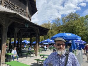 Blog post: Exploring Munich’s Parks. We did more than 25,500 steps this weekend! 🌳🌸🍦🥨🍺 https://t.co/23XwvOT5PF https://t.co/3aP46Wppj4