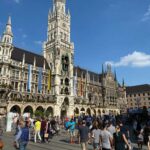 I had to take my Macbook to the Apple Store, and... 😍 Munich is so ridiculously pretty. But wow, so many people in the Marienplatz today. Makes me a bit nervous! https://t.co/sJIf62Adif https://t.co/8ahSY8bH3B