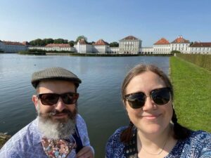 Guten Tag! Today we are at a palace. ❤️ https://t.co/NLHeXDeRwE https://t.co/uAa33WyJ1E