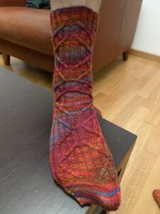 Finally finished the Milo Socks for @the_snook. Started them back in June but they took me forever to finish. Wool is Crazyfoot by Mountain Colors, purchased in Phoenix, Arizona many years ago because it reminded me of the colours of the desert! https://t.co/KzvrDmocbk https://t.co/1Zf1SvkVSQ