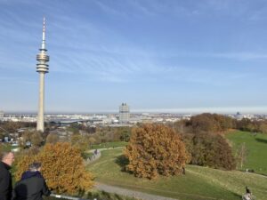 The Olympiaberg is the highest point in Munich Olympic Park, constructed from WW2 rubble. There was quite a crowd on the top, enjoying the spectacular views (so we wore our masks). We could just see the Alps! 🏔 https://t.co/J9LJEWHEQS