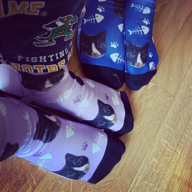 Awwww! @cactusknitkelly sent us socks with Petey Cat’s face on them! ❤️😽🧦