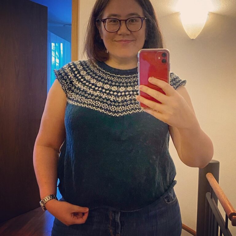 Size check. #lanatus is no longer a crop top! But I still want it a little longer... 🧶