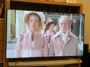 Okay I can’t believe it’s taken me so long to watch this, but OMG. That jacket. And Mrs. Weston is Yara Greyjoy? And... did I just see Mr. Knightley’s bare bottom? BEST EMMA EVER and we’re only 5 minutes in!! https://t.co/YpNpsRWxgQ