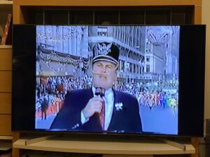 It appears to have been a condition of entry that every high school marching band provided a silly hat for Willard Scott. https://t.co/sJjC3CgFGl