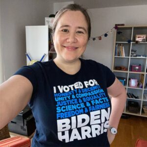 Thanks @DemsAbroad for my sweet new shirt. Thanks @votefromabroad for helping me exercise my Constitutional rights every election. Thanks Electoral College for doing your job, as well as all the hardworking election officials. ❤️🇺🇸 https://t.co/uen1pJEXpP