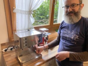 Blog post: The Snook Talks Coffee. It's a very long interview (yes, really!) covering all the different ways he makes coffee, why he bought the machine he did, and how Munich coffee compares. https://t.co/uMOq3g9b2X ☕ https://t.co/sPFsOxjA5q