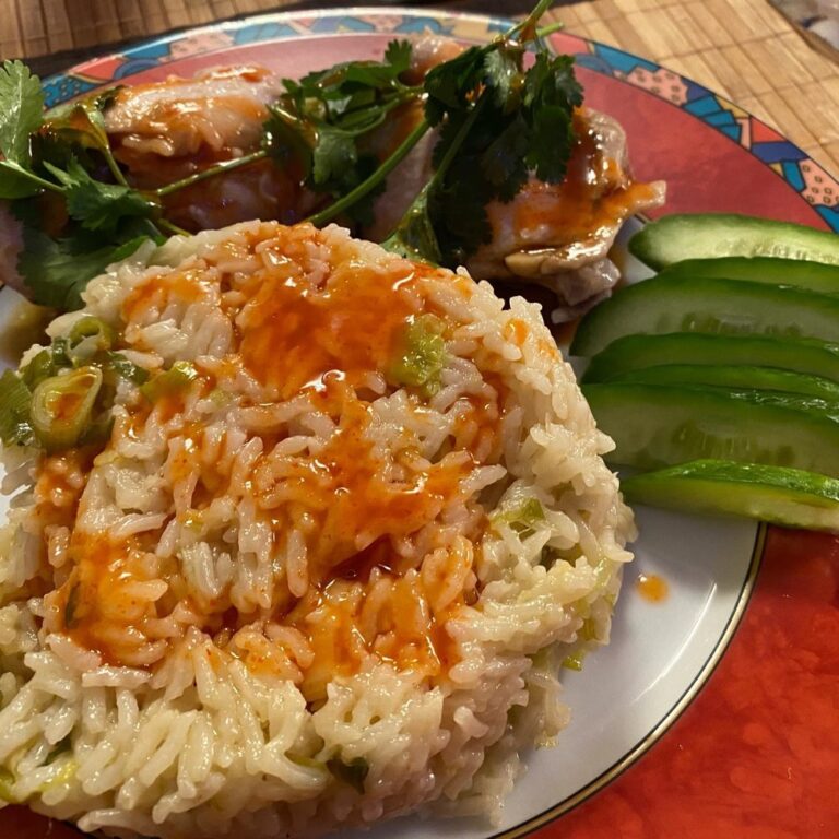 Homemade Hainanese chicken rice in the instant pot. 😍🍚