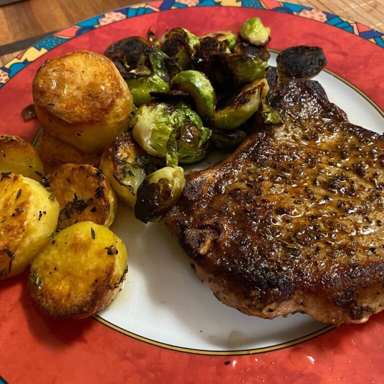 Realised tonight that my meal plan for the week has some variation of “pork and cabbage” three days in a row. 😂 I have been assimilated. 🇩🇪 (Pork chop, Brussels sprouts, and “melting” potatoes tonight!)