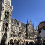 Springtime bike ride through the Altstadt and along the Isar. Blue skies and fresh air always raise the spirits. Loving the little patches of crocuses appearing everywhere... 🚴‍♀️☀️🌸 https://t.co/sb1HGxtCJJ