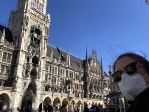 Springtime bike ride through the Altstadt and along the Isar. Blue skies and fresh air always raise the spirits. Loving the little patches of crocuses appearing everywhere... 🚴‍♀️☀️🌸 https://t.co/sb1HGxtCJJ