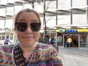 Blog post! A tour of my local Munich grocery store and some of the important food differences we’ve learned about in the past seven months. https://t.co/KInGjq8m94 https://t.co/y9CIEH4ZIP