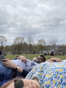 Picnic in Westpark on a cloudy day... ⛅️🧺 https://t.co/s0OOlHNpq7