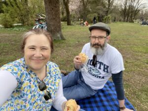 Picnic in Westpark on a cloudy day... ⛅️🧺 https://t.co/s0OOlHNpq7