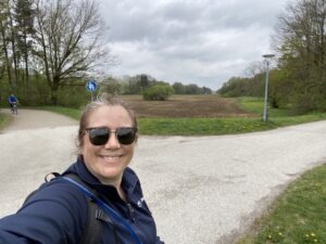 Current status: I rode my bike to a 500-year-old castle! 🏰🚴‍♀️🌸🌹 https://t.co/IT3FFLOjdf