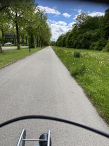 16.5km ride to Fürstenreid and back. I found a Gänsemädchen Brunnen (goose girl fountain)! https://t.co/dYsoQpFq3x