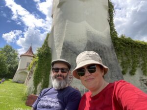 Picnic next to a castle, with homemade Rhabarberkuchen (rhubarb cake), made by the Snook! ❤️ @ Schloss Blutenberg https://t.co/ZSFls2BOXR