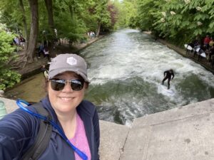 Beautiful day for a ride through Munich! Plenty of surfers on the Eisbachwelle today… 🚴‍♀️🏄☀️ https://t.co/t7wOBZNEqo