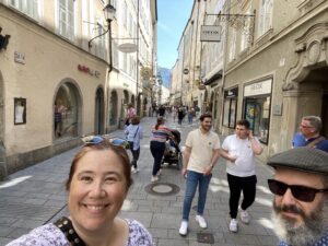 Day trip to Salzburg! Austria has loosened most restrictions. This is the most people I’ve seen in nearly a year! ☀️🍺 (2021 Biergarten count: 6) https://t.co/JLuOP5sMEM